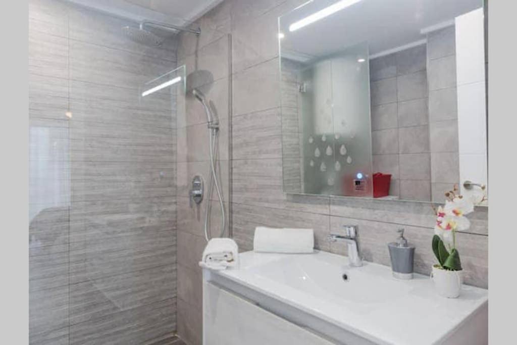 Playa Albufereta. Espectaculares Vistas Al Mar. Apartment Аликанте Екстериор снимка
